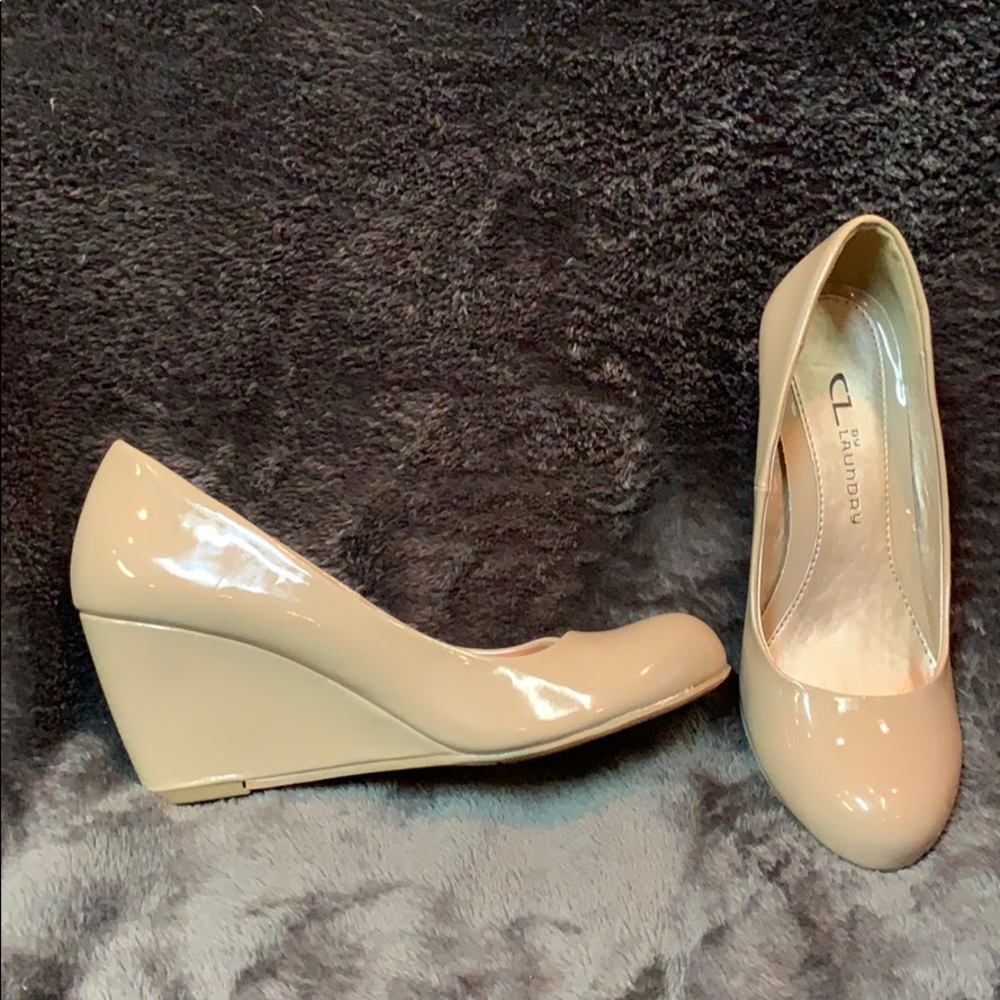 CL by Laundry tan wedge patent leather heels - 6